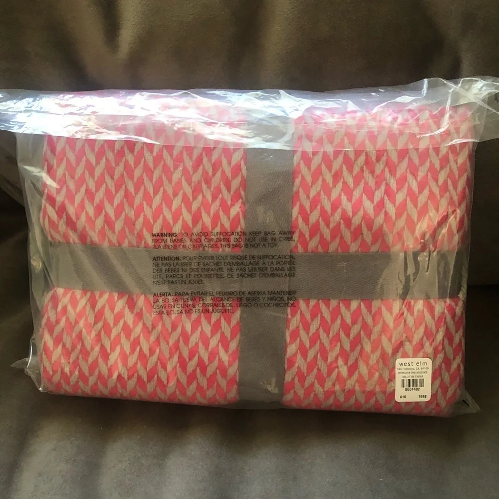 NWT West Elm PINK Arrow Jacquard Throw